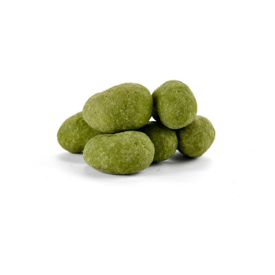 Cashew dragees in white chocolate with matcha